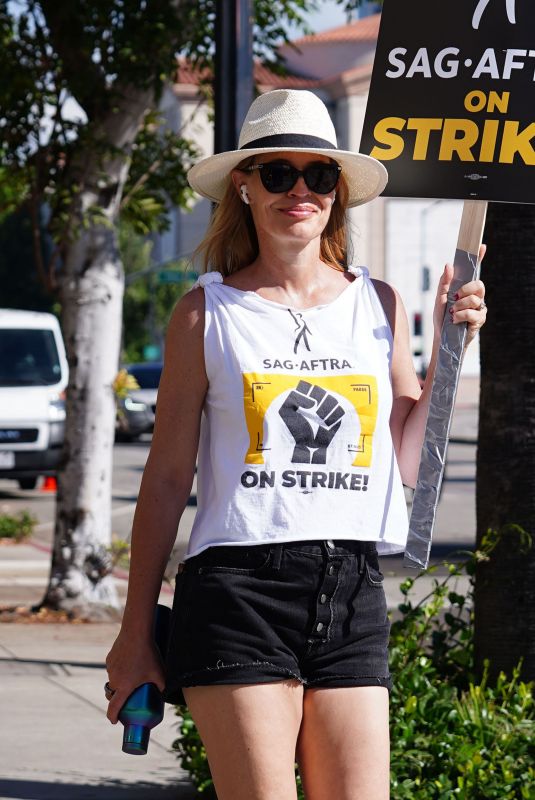 JERI RYAN at SAG Strike at Warner Brothers Studios in Burbank 08/16/2023