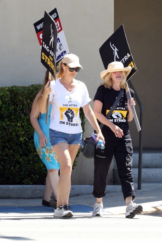 JERI RYAN SAG-AFTRA Strike at Warner Bros. in Los Angeles 08/15/2023