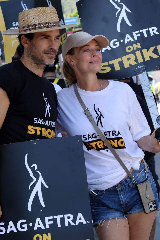 JERI RYAN Showing Her Support at SAG-AFTRA Strike at Universal in Los Angeles 08/04/2023