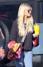 JESSICA SIMPSON Out for Grocery Shopping in Los Angeles 08/19/2023