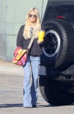 JESSICA SIMPSON Out for Grocery Shopping in Los Angeles 08/19/2023