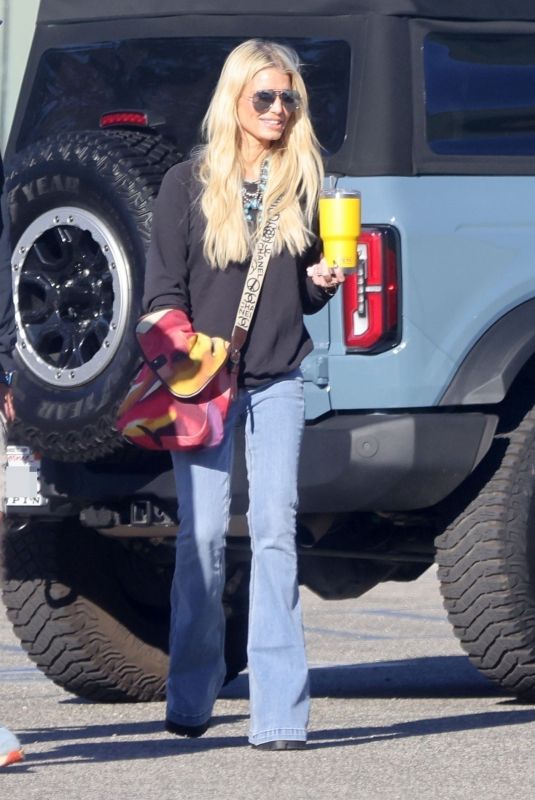 JESSICA SIMPSON Out for Grocery Shopping in Los Angeles 08/19/2023