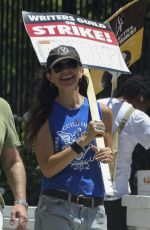 JUSTINE BATEMAN at SAG-AFTRA Strike at Netflix Headquarters in Los Angeles 08/08/2023