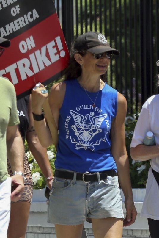 JUSTINE BATEMAN at SAG-AFTRA Strike at Netflix Headquarters in Los Angeles 08/08/2023