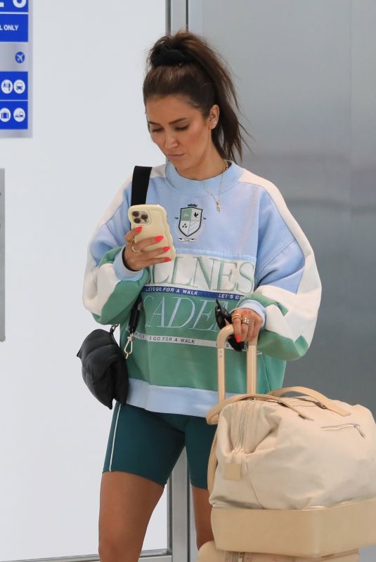 KAITLYN BRISTOWE Arrives at LAX Airport in Los Angeles 08/10/2023