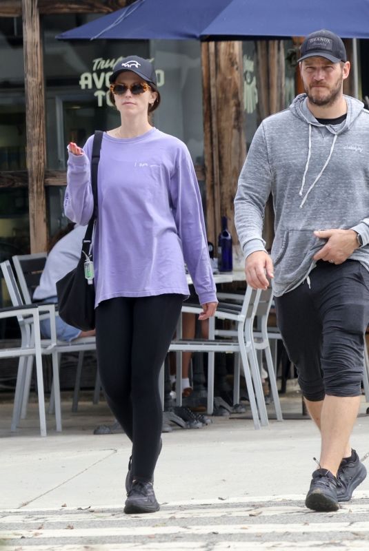 KATHERINE SCHWARZENEGGER and Chris Out for Breakfast in Los Angeles 08/21/2023