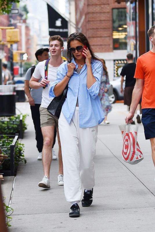 KATIE HOLMES Chats on Her Phone Out in New York 08/09/2023