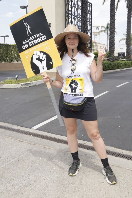 KATIE LOWES at Sag Strike at Paramount Studios and Netflix in Hollywood 08/09/2023
