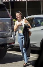KRISTEN BELL Visiting a Dermatologist in Studio City 08/08/2023