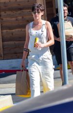 KRISTEN SETWART Shopping at Lazy Acres Market in Los Feliz 08/07/2023