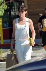 KRISTEN SETWART Shopping at Lazy Acres Market in Los Feliz 08/07/2023