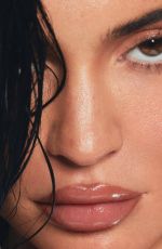 KYLIE JENNER - Kylie Cosmetics Summer 2023