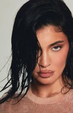 KYLIE JENNER - Kylie Cosmetics Summer 2023