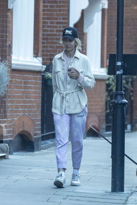 LADY VICTORIA HERVEY Out with Her Dog in Chelsea 08/07/2023