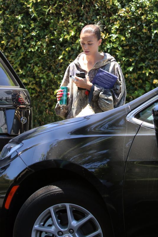 LALA KENT Arrives at Tom Sandoval and Ariana Madix Home in Los Angeles 08/05/2023