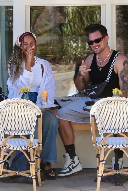 LEONA LEWIS at Coffee and Plants Restaurant in Studio City 08/26/2023