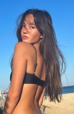 LILY CHEE - Instagram Photos 08/01/2023