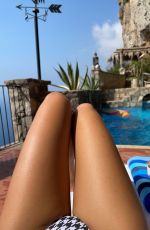 LILY CHEE - Instagram Photos and Videos 08/15/2023
