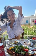 LILY CHEE - Instagram Photos and Videos 08/15/2023