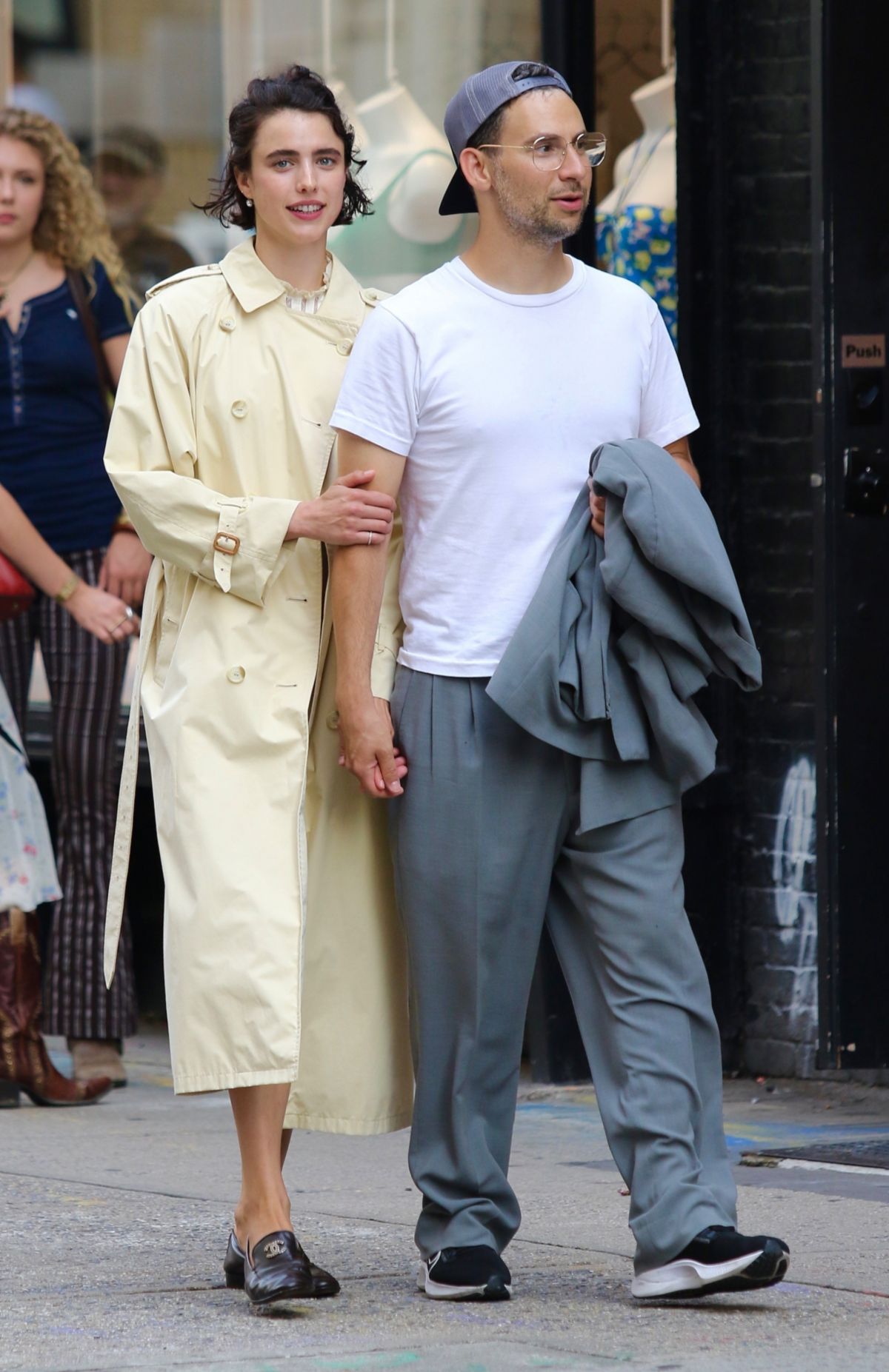 MARGARET QUALLEY and Jack Antonoff Out in New York 08/26/2023 – HawtCelebs