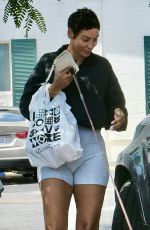 NICOLE MURPHY Out Shopping with Her Dog at Bristol Farms in Beverly Hills 08/23/2023 