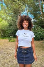 PAOLA LOCATELLI - Instagram Photos 08/02/2023