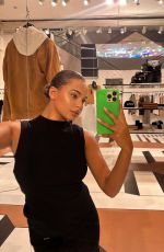 PAOLA LOCATELLI - Instagram Photos 08/02/2023