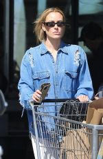 PETA MURGATROYD Shopping at Trancas Country Market in Malibu 08/18/2023
