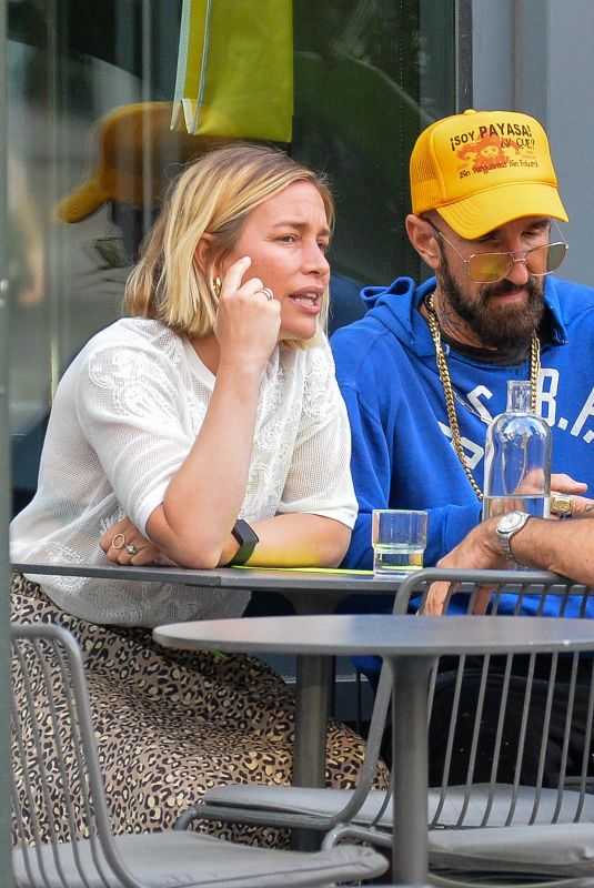 PIPER PERABO and Stephen Kay Out for Dinner with Friend in New York 07/31/2023
