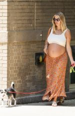 Pregnant TAYLOR NEISEN Out in New York 08/01/2023