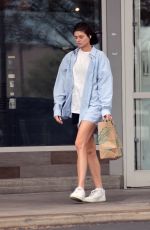 RACHEL LEVIS Shopping at Whole Foods in Tucson 08/14/2023