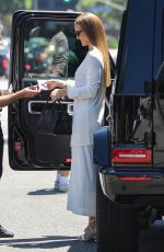 ROSIE HUNTINGTON-WHITELEY Out for Lunch with a Friend at San Vicente Bungalows in West Hollywood 08/18/2023