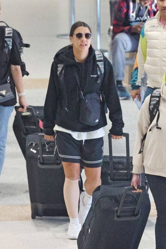 SAM KERR Arrives at Brisbane Airport" (20.08.2023) 21x