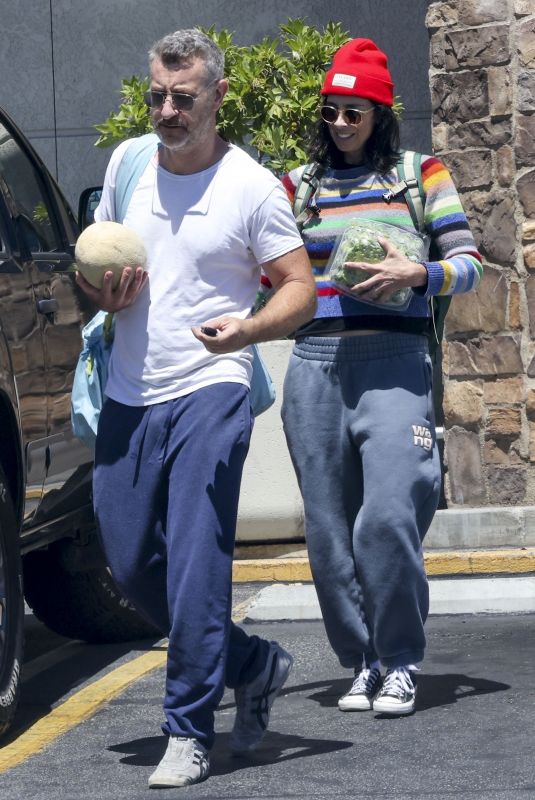 SARAH SILVERMAN and Rory Albanese Shopping for Groceries in Los Feliz 08/27/2023