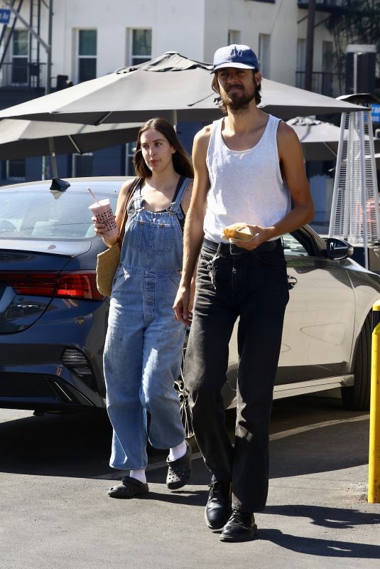 SCOUT WILLIS and Jake Miller Arrives at Oaks Gourmet Cafe in Los Feliz 08/03/2023