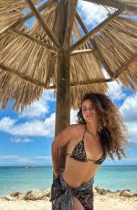 SOFIE DOSSI - Instagram Photos 08/01/2023