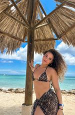 SOFIE DOSSI - Instagram Photos 08/01/2023