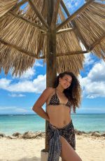 SOFIE DOSSI - Instagram Photos 08/01/2023