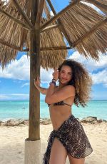 SOFIE DOSSI - Instagram Photos 08/01/2023