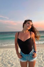 SOFIE DOSSI - Instagram Photos 08/05/2023
