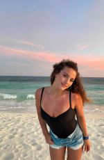 SOFIE DOSSI - Instagram Photos 08/05/2023
