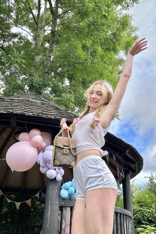 SOPHIE TURNER - Instagram Photo 07/31/2023