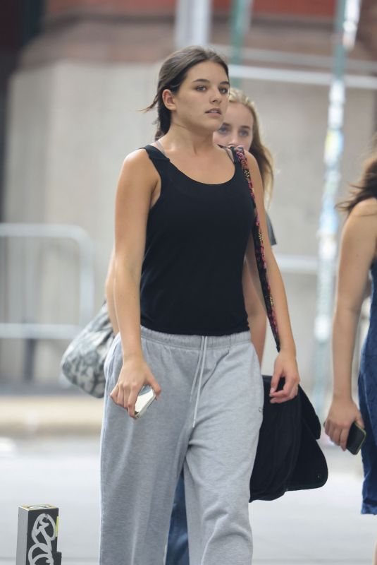 SURI CRUSIE Out and About in New York 08/07/2023