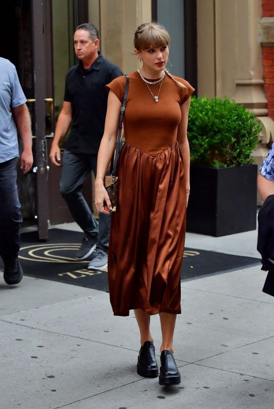 TAYLOR SWIFT Leaves Zero Bond Restaurant in New York 08/17/2023
