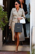 TERRY BIVIANO Shopping for Jewelry at Alinka in Double in Sydney 08/15/2023