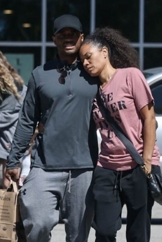 TOMASINA PARROTT and Larenz Tate at Grocery Shopping at Erewhon Market in Calabasas 08/25/2023