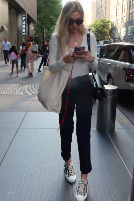 VANESSA KIRBY Out and About in New York 07/12/2023