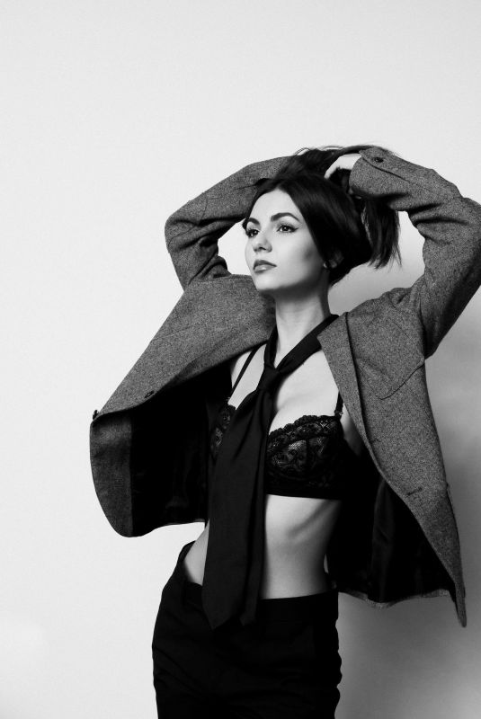 VICTORIA JUSTICE - Instagram Photos and Video 08/10/2023