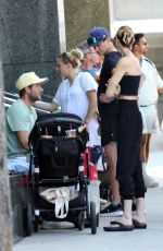 WHITNEY PORT Shopping at at Farmer