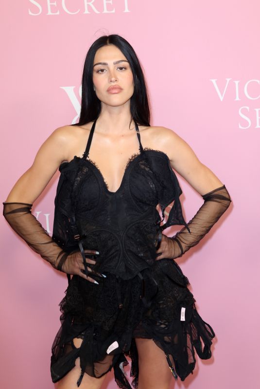 AMELIA HAMLIN at Victoria